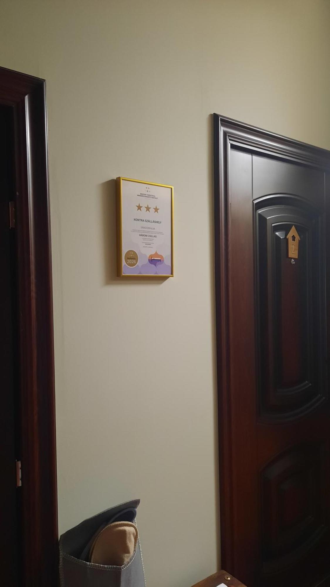 Kontra Szallashely Sándorfalva Екстериор снимка